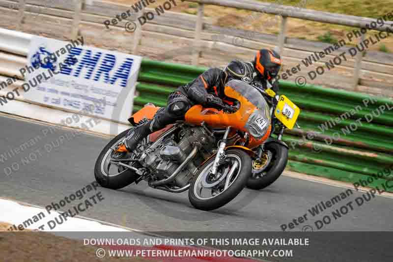 Vintage motorcycle club;eventdigitalimages;mallory park;mallory park trackday photographs;no limits trackdays;peter wileman photography;trackday digital images;trackday photos;vmcc festival 1000 bikes photographs